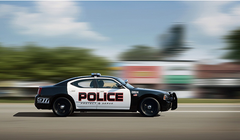 Những mẫu xe cảnh sát "oách" nhất thế giới - 14