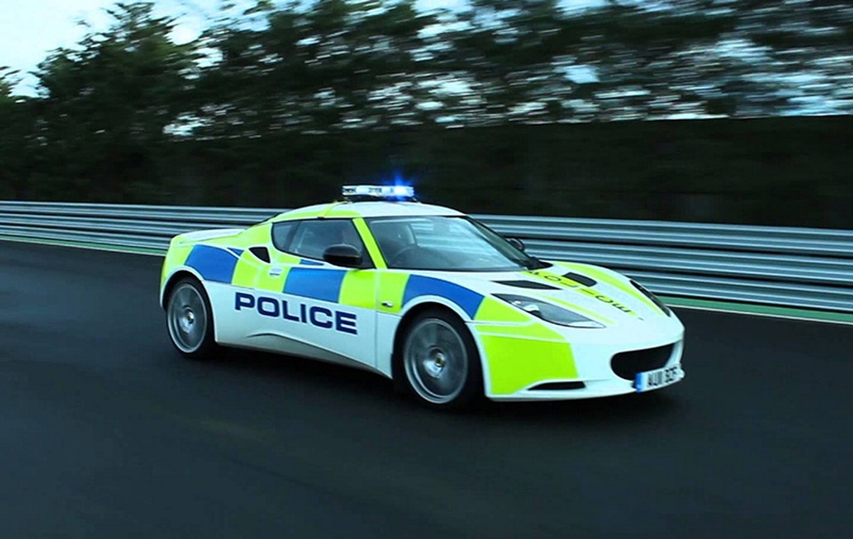 Những mẫu xe cảnh sát "oách" nhất thế giới - 20