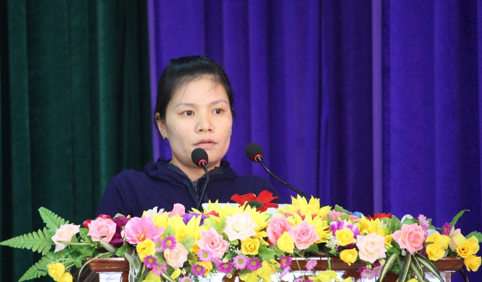 Cho thôi việc 51 giáo viên hợp đồng ở một huyện vì thừa - 2 Cô Ngô Thị Thu đã giảng dạy theo hình thức hợp đồng trong 6 năm và đang mang thai nhưng vẫn bị cho thôi hợp đồng.