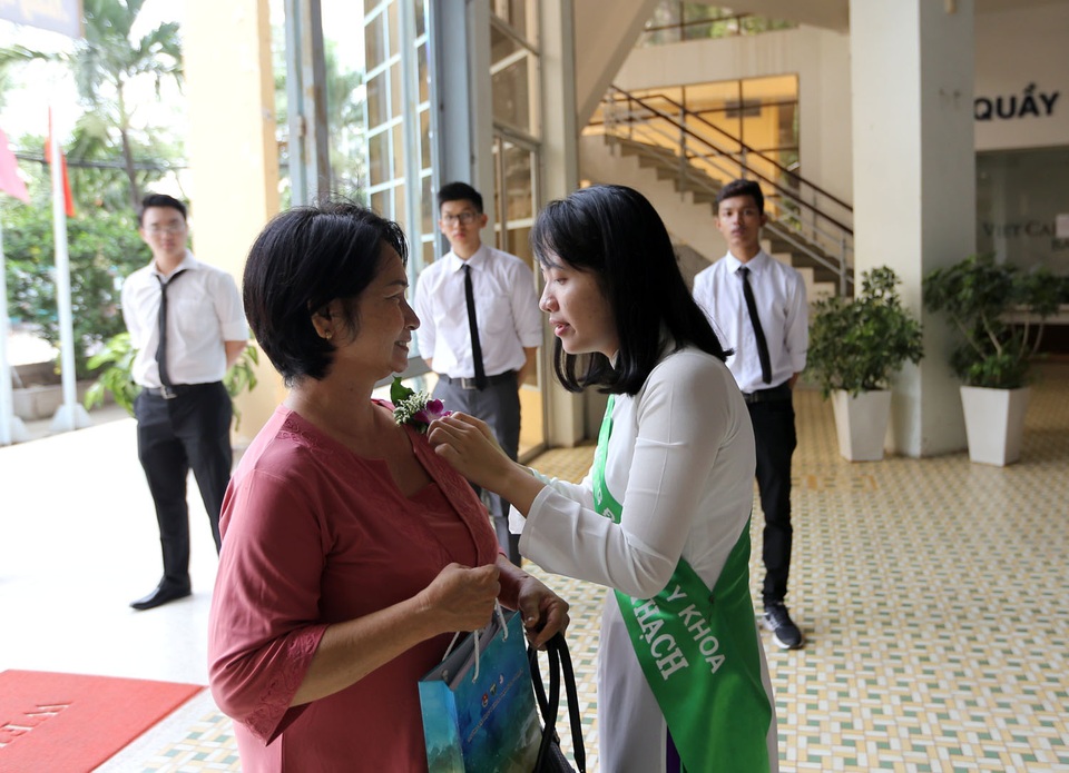 Tri ân người hiến xác cho y học - 2 Người thân của những người hiến xác cũng được mời đến để tưởng nhớ thân nhân đã qua đời.
