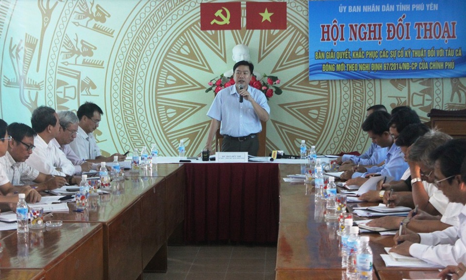 Phú Yên: Sự cố tàu 67 cơ bản được khắc phục - 2 Ông Trần Hữu Thế chủ trì buổi đối thoại tháo gỡ vướng mắc giữa ngư dân với các bên liên quan.
