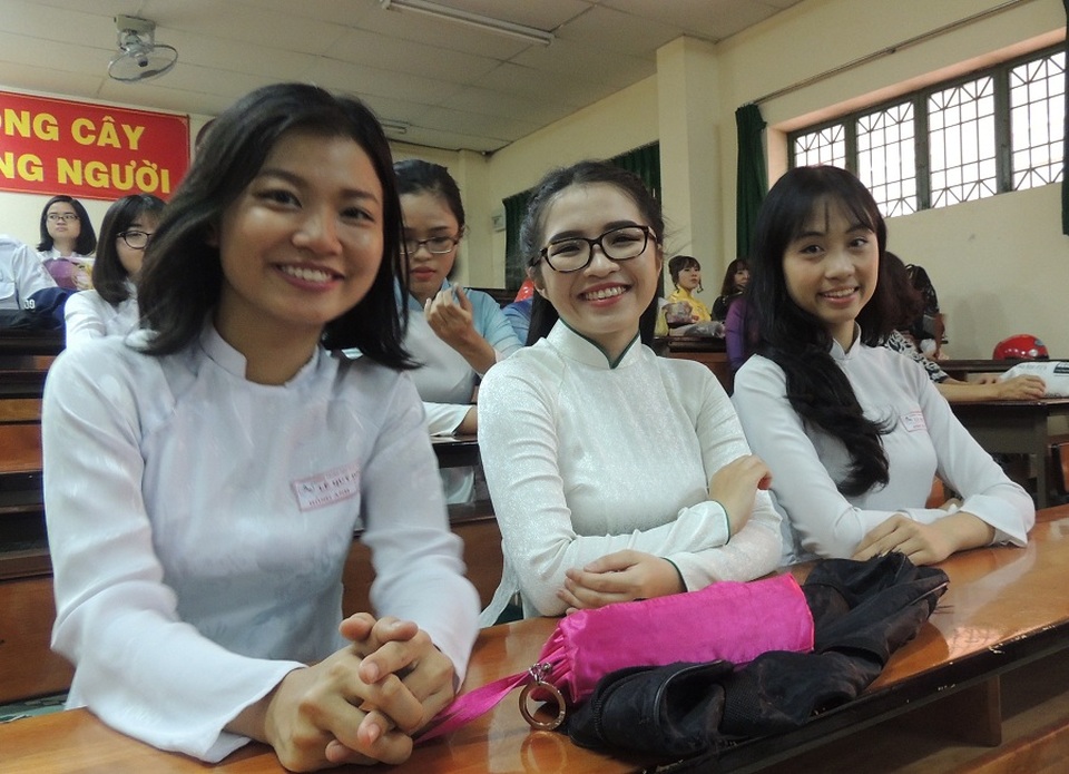 “Nữ sinh mặc áo dài đến trường sẽ được vô số thứ” - 4 “Nữ sinh mặc áo dài đến trường sẽ được vô số thứ” - 4