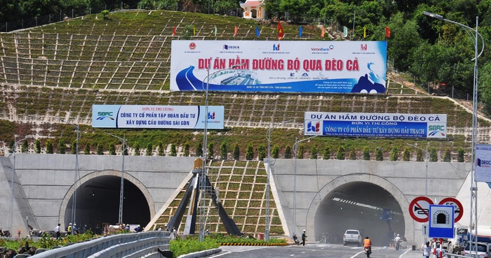 Cận cảnh dự án hầm đường bộ qua đèo Cả trước ngày thông xe - 2 Hai cửa hầm đèo cả