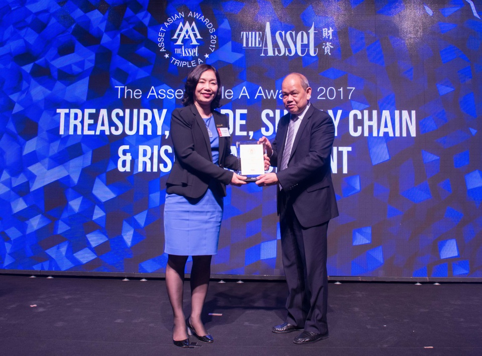 VietinBank nhận giải thưởng lớn của The Asset 2017 - 2 VietinBank vinh dự đón nhận giải thưởng “Ngân hàng Tài trợ thương mại vốn lưu động tốt nhất Việt Nam 2017”