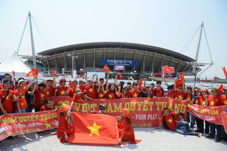 U20 Việt Nam 0-2 U20 Honduras: Thất bại đáng tiếc - 16
Các cổ động viên Việt Nam hy vọng vào bất ngờ tại Joenju