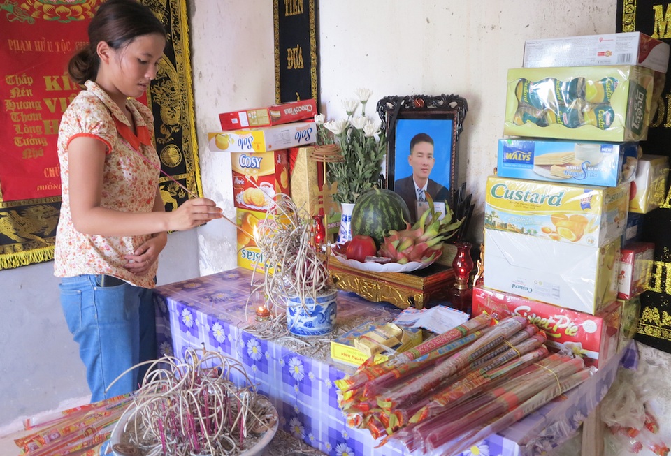 Nam thanh niên bị đánh tử vong sau mâu thuẫn tại đám giỗ? - 3 Người thân gia đình anh Đồng mong muốn cơ quan điều tra sớm làm rõ sự việc xử lý nghiêm những người đã ra tay đánh anh Đồng tử vong.