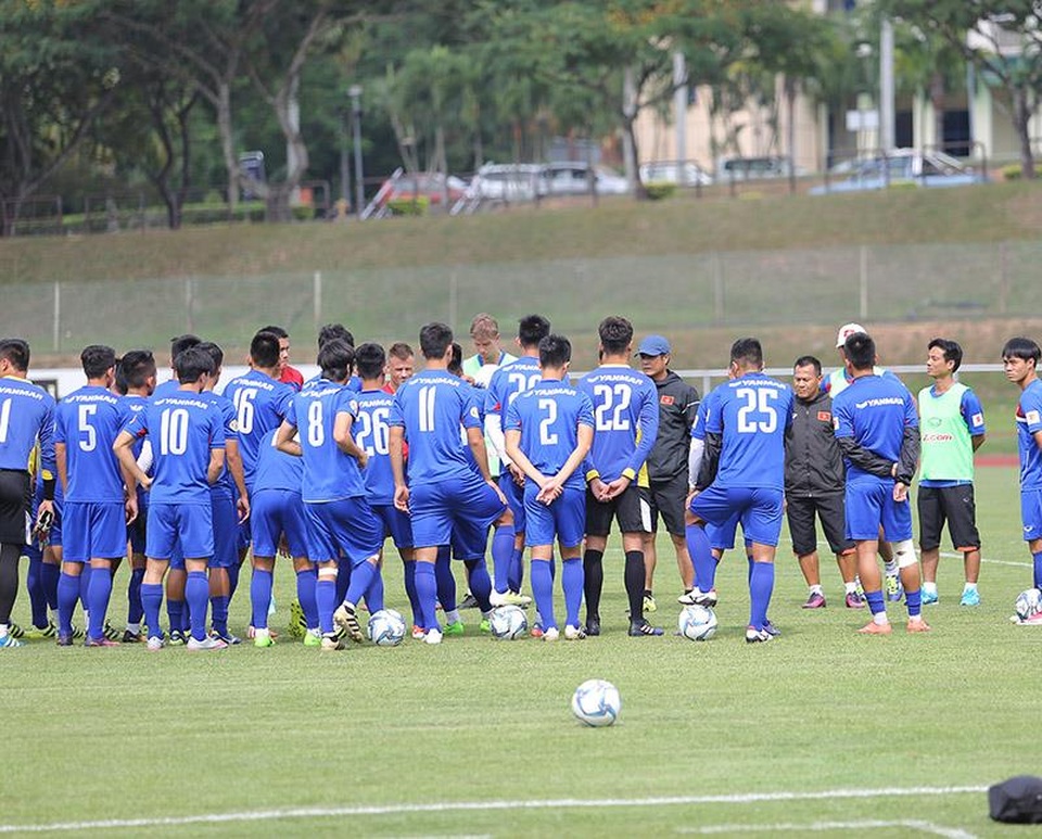Tình nguyện viên làm khổ U22 Việt Nam tại Malaysia - 3
Toàn đội tập ngay trong ngày có mặt tại Malaysia