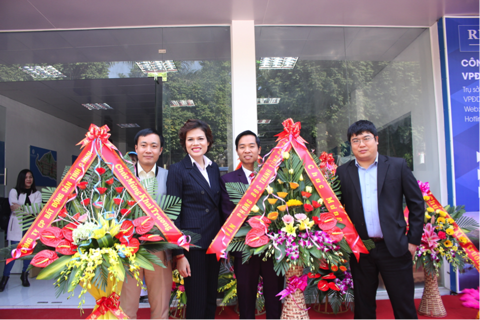 Chủ đầu tư Vương Long chọn Real Home là nhà phân phối dự án tại Vân Đồn, Quảng Ninh - 3
Văn phòng giao dịch có trụ sở tại địa chỉ số 169, đường 334, Khu 5, Thị trấn Cái Rồng, Vân Đồn, Quảng Ninh