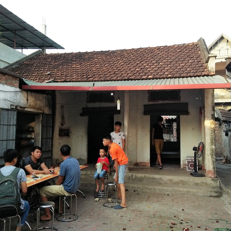 Gia cảnh đáng thương của nạn nhân vụ cháy xưởng bánh kẹo Hoài Đức - 3 Hàng xóm đến chia sẻ nỗi đau mất mát với gia đình nạn nhân
