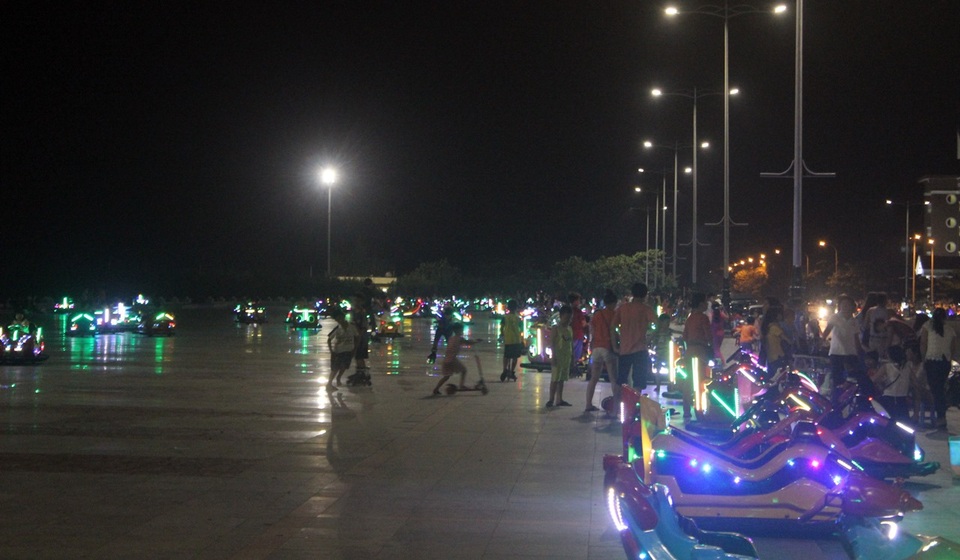 Ngắm phố đi bộ 1,1km đầu tư 68,5 tỷ đồng - 6 Công trình thiết kế sân chơi cho trẻ em với diện tích gần 4.500m2
