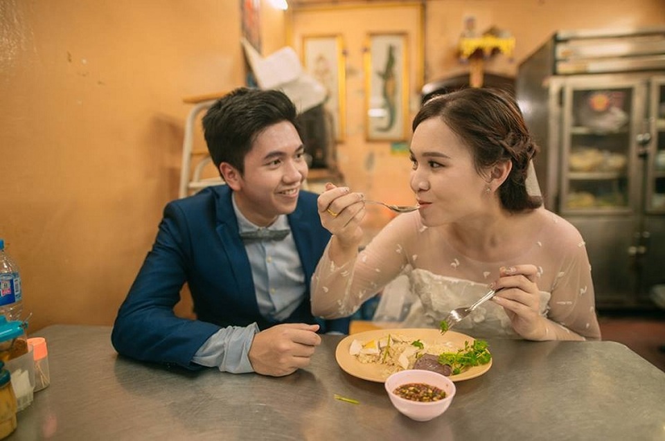 Hài hước bộ ảnh cưới "mê ẩm thực" của cặp đôi Thái Lan - 3 Hài hước bộ ảnh cưới "mê ẩm thực" của cặp đôi Thái Lan - 3