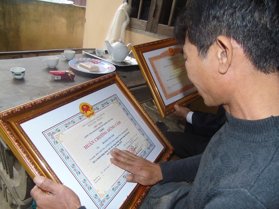 Niềm vui năm mới của người hùng cứu người trong lũ - 4 Với hành động dũng cảm của mình, anh Tâm đã được Chủ tịch nước trao tặng Huân chương Dũng cảm.