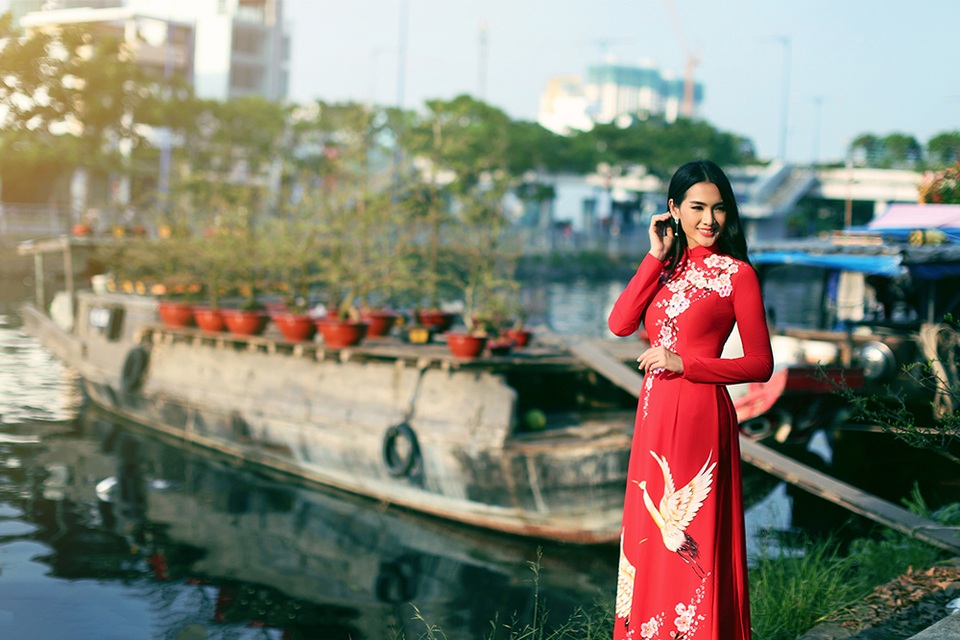 Vừa qua, Anh Thư cũng đã có màn tái xuất thật ấn tượng trên sàn catwalk trong vai trò vedette được đánh giá khá cao về thần thái và phong cách chuyên nghiệp.