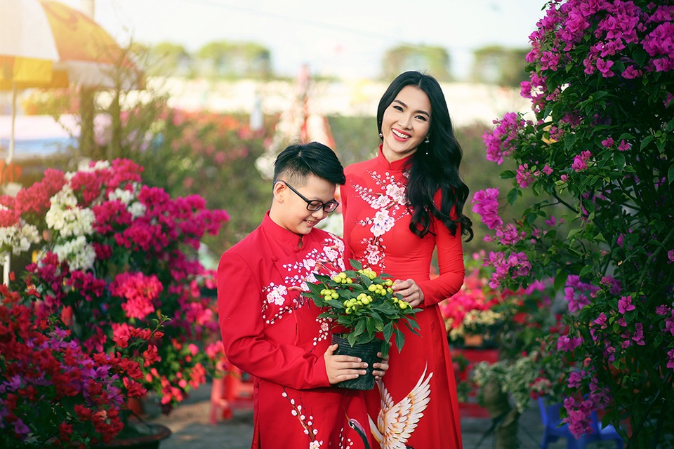 Sau những nỗi buồn về cuộc sống hôn nhân không hạnh phúc, niềm vui lớn của diễn viên Anh Thư là cậu con trai Tiểu Long càng lớn càng chững chạc và đáng yêu.