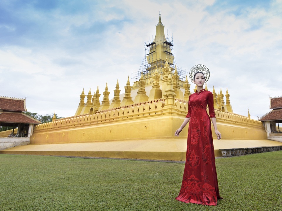 “Nàng thơ xứ Huế” mặc áo dài gây tranh cãi, nhà thiết kế lên tiếng - 3 “Nàng thơ xứ Huế” mặc áo dài gây tranh cãi, nhà thiết kế lên tiếng - 3