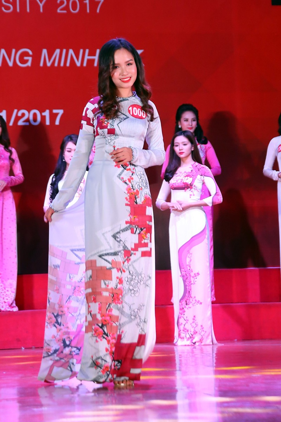 Nữ sinh khoe sắc, đọ dáng trong tà áo dài thướt tha - 16
Vũ Thị Thanh Mai đến từ ĐH Y dược Hải Phòng.