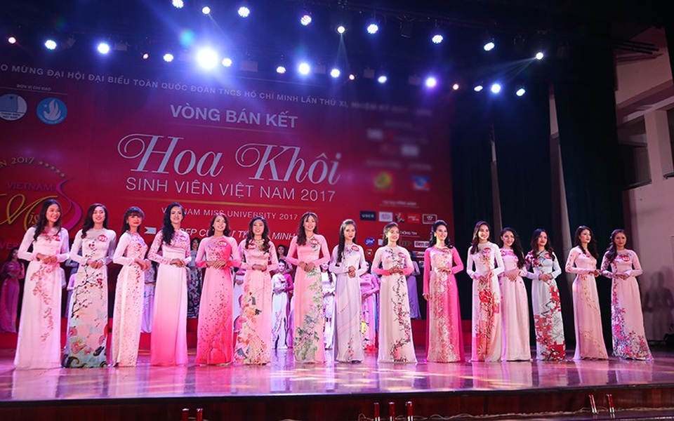 Nữ sinh khoe sắc, đọ dáng trong tà áo dài thướt tha - 1
Top 15 thí sinh xinh đẹp nhất khu vực miền Bắc của cuộc thi “Nữ sinh viên Việt Nam duyên dáng 2017” đã lộ diện.