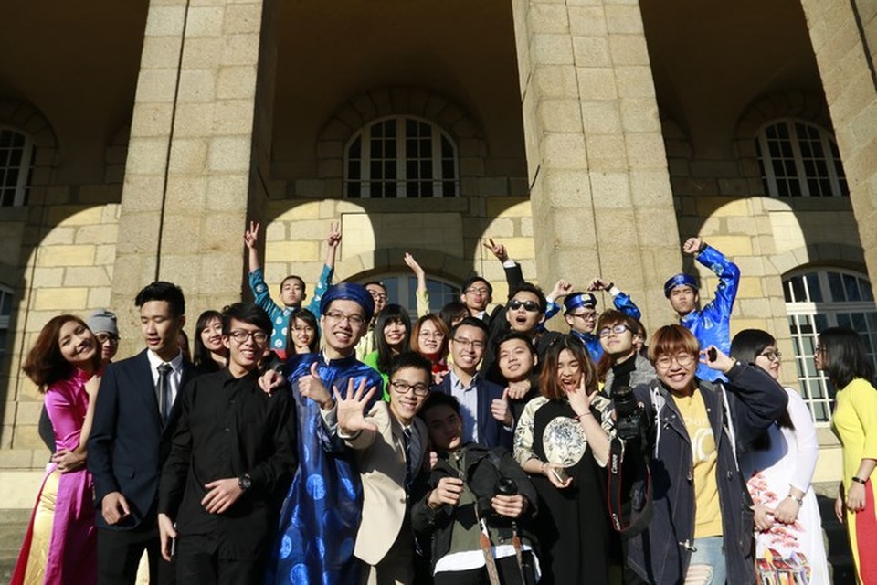 “Một thoáng Việt Nam” trên thành phố Rennes xinh đẹp - 2
Cái lạnh - 2°C dường như không còn là trở ngại nữa khi mà vẻ đẹp Việt Nam được tôn vinh.