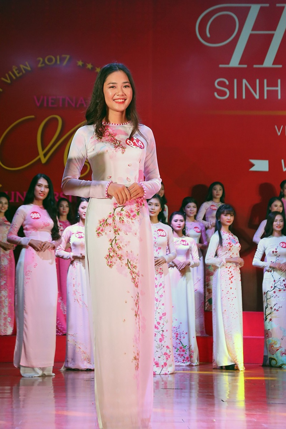 Nữ sinh khoe sắc, đọ dáng trong tà áo dài thướt tha - 2
Đặng Anh Hà My – sinh viên ĐH Hàng hải Việt Nam là cái tên đầu tiên được xướng lên trong top 15