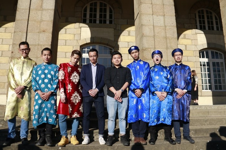 “Một thoáng Việt Nam” trên thành phố Rennes xinh đẹp - 5
Buổi chụp hình thu hút đông đủ nam sinh nhất từ trước đến nay.