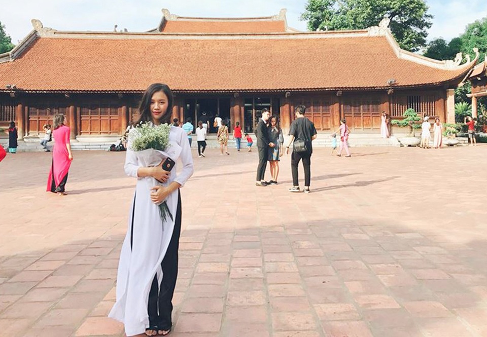 Nữ sinh xinh đẹp phản pháo về ảnh mặc áo dài tạo dáng lạ gây tranh cãi - 4 Kiều Nhung xinh đẹp dịu dàng trong những hình ảnh chính quy