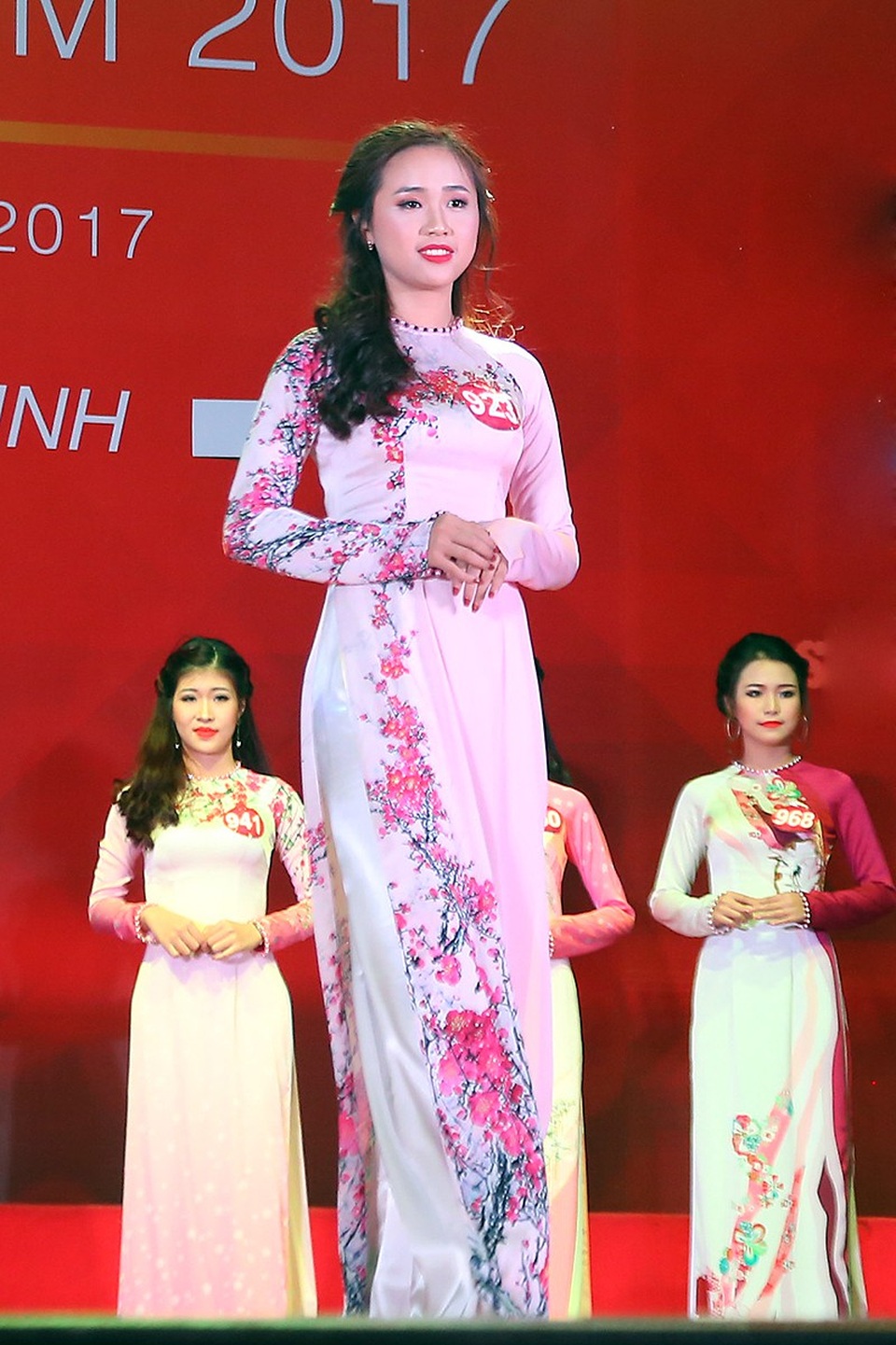 Nữ sinh khoe sắc, đọ dáng trong tà áo dài thướt tha - 6
Hoàng Thị Phương Thảo – ĐH Hải Phòng
