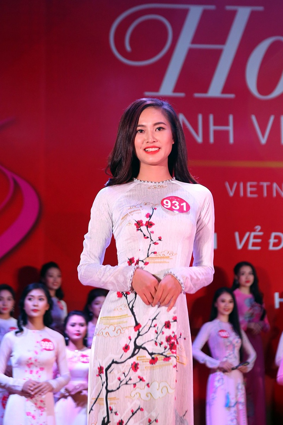 Nữ sinh khoe sắc, đọ dáng trong tà áo dài thướt tha - 7
Lê Thủy Cúc – ĐH Hàng hải Việt Nam