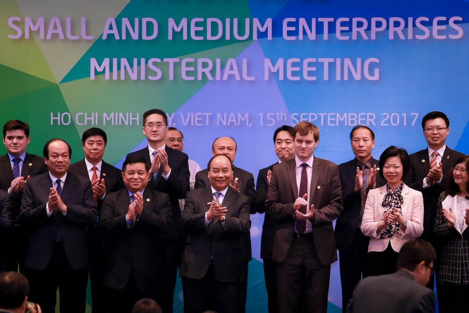 Các sự kiện nổi bật trong năm APEC 2017 của chủ nhà Việt Nam - 14
Thủ tướng Nguyễn Xuân Phúc chụp ảnh cùng các đại biểu về dự Hội nghị Bộ trưởng Doanh nghiệp Nhỏ và vừa APEC tại thành phố Hồ Chí Minh ngày 15/9.