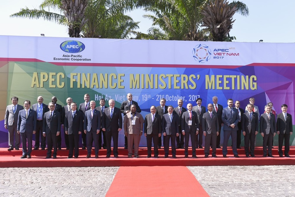 Các sự kiện nổi bật trong năm APEC 2017 của chủ nhà Việt Nam - 16 Thủ tướng Nguyễn Xuân Phúc chụp ảnh cùng các đại biểu về dự Hội nghị Bộ trưởng Tài chính APEC 2017 tại Hội An từ ngày 19-21/10.
