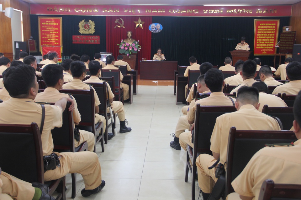 Dàn xe “đặc chủng” của CSGT Hà Nội dẫn các đoàn nguyên thủ dự APEC - 2 Hơn 100 cán bộ, chiến sỹ nhận lệnh trước giờ lên đường