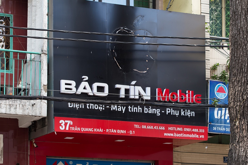 Thị trường nhiễu loạn, các cửa hàng chuẩn bị gỡ bỏ logo Apple ở Việt Nam - 1 Nhiều cửa hàng đã sẵn sàng để gỡ bỏ logo Apple