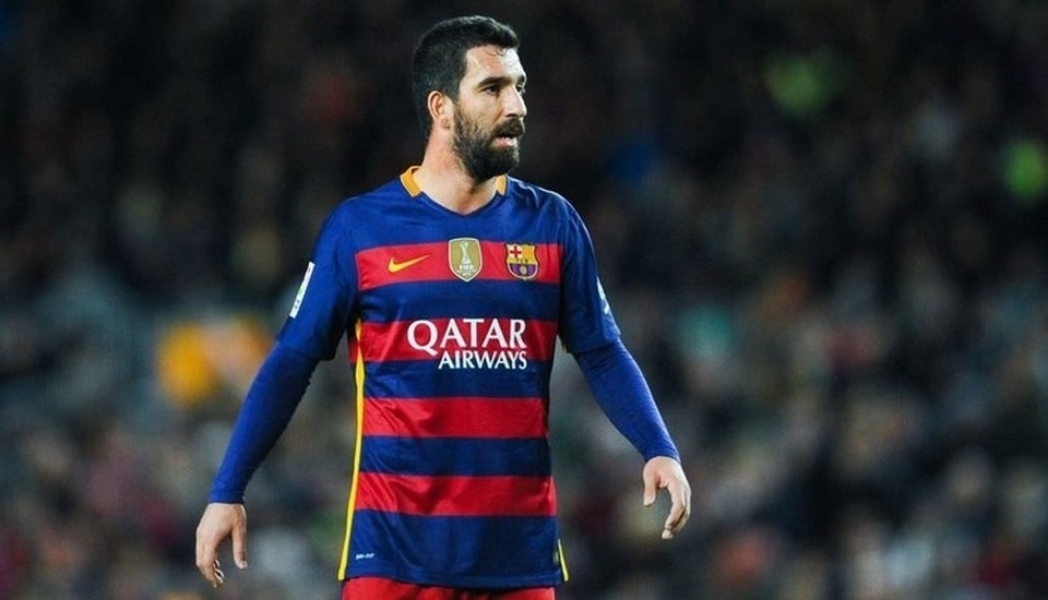 Nhật ký chuyển nhượng ngày 23/8: MU săn ngôi sao Barcelona - 1 MU muốn có Arda Turan
