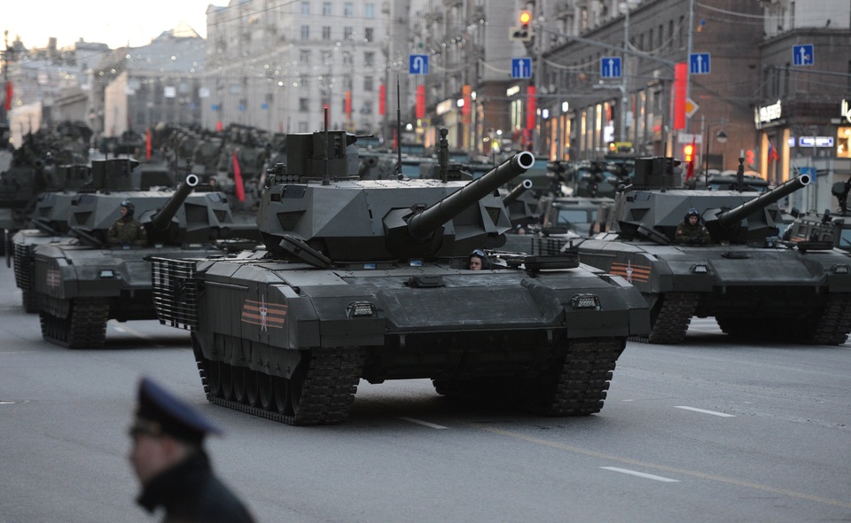 Tiết lộ 3 vũ khí tối tân Nga chưa muốn bán - 1 
Xe tăng Armata trong lễ duyệt binh của Nga. (Ảnh: Sputnik)