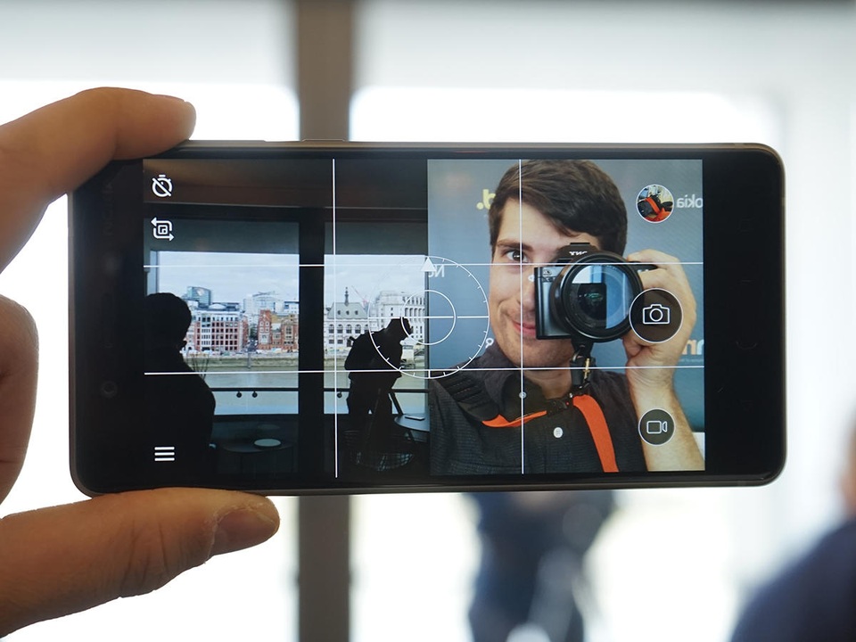 Trên tay "bom tấn" Nokia 8 - smartphone chụp cùng lúc 2 camera trước và sau - 6