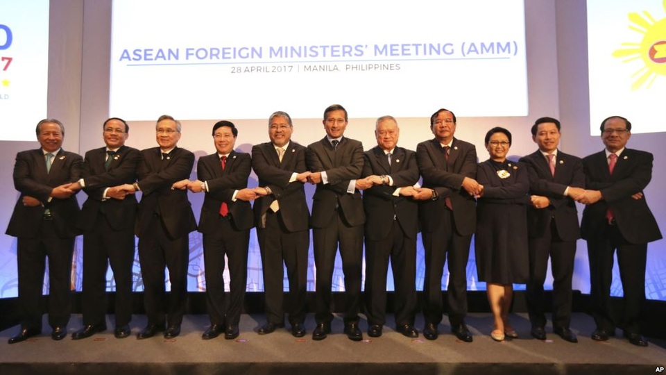 Ngoại trưởng Mỹ, ASEAN sẽ bàn gì tại cuộc họp ở Washington? - 1
Ngoại trưởng các quốc gia thành viên ASEAN nhóm họp tại Manila, Philippines ngày 28/4 (Ảnh: AP)