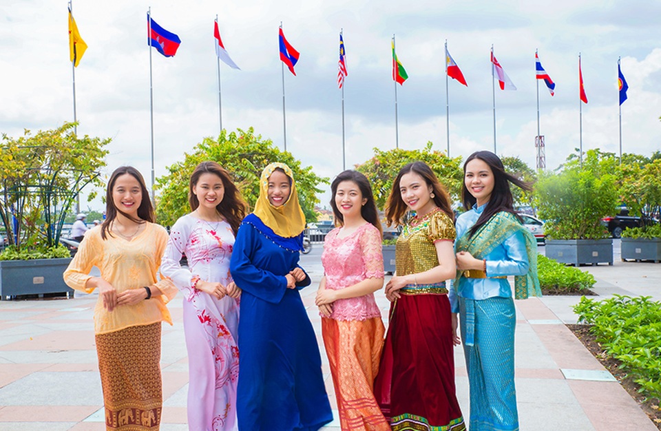Bạn trẻ Việt làm bộ ảnh kỉ niệm 50 năm ASEAN - 10 Bạn trẻ Việt làm bộ ảnh kỉ niệm 50 năm ASEAN - 10