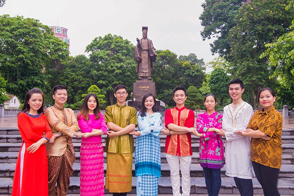 Bạn trẻ Việt làm bộ ảnh kỉ niệm 50 năm ASEAN - 5 Bạn trẻ Việt làm bộ ảnh kỉ niệm 50 năm ASEAN - 5