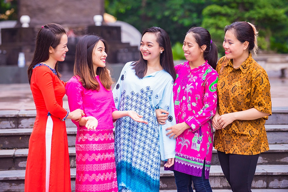 Bạn trẻ Việt làm bộ ảnh kỉ niệm 50 năm ASEAN - 3 Ý tưởng bộ ảnh do chính các bạn trẻ đoàn SSEAYP thực hiện.