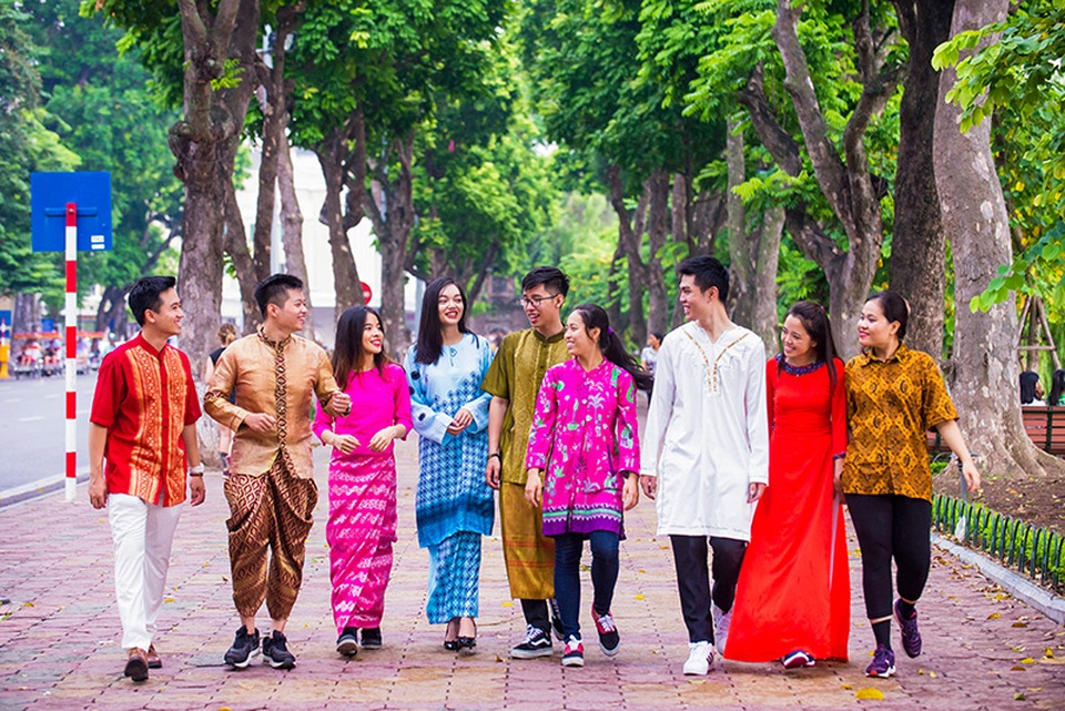 Bạn trẻ Việt làm bộ ảnh kỉ niệm 50 năm ASEAN - 2 Bộ ảnh với ý nghĩa rằng thế hệ Việt Nam trân trọng và gìn giữ tình đoàn kết giữa các dân tộc trong khối ASEAN