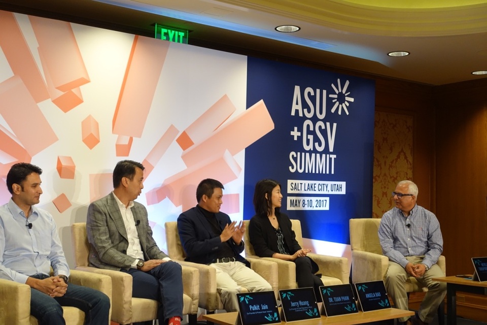 Đại diện Việt Nam là diễn giả tại sự kiện lớn nhất thế giới về Edtech tại Mỹ 2 năm liên tiếp - 3 Ông Phạm Minh Tuấn (thứ ba từ trái sang) - Tổng Giám đốc Tổ hợp Công nghệ Giáo dục Topica: “Trí tuệ nhân tạo không thay thế hoàn toàn công việc của giáo viên…”.