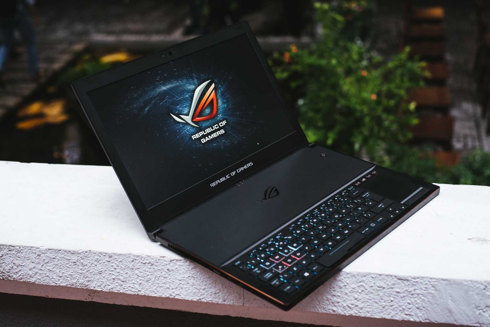 Những mẫu laptop cao cấp ra mắt tại Việt Nam trong năm 2017 - 2 Những mẫu laptop cao cấp ra mắt tại Việt Nam trong năm 2017 - 2
