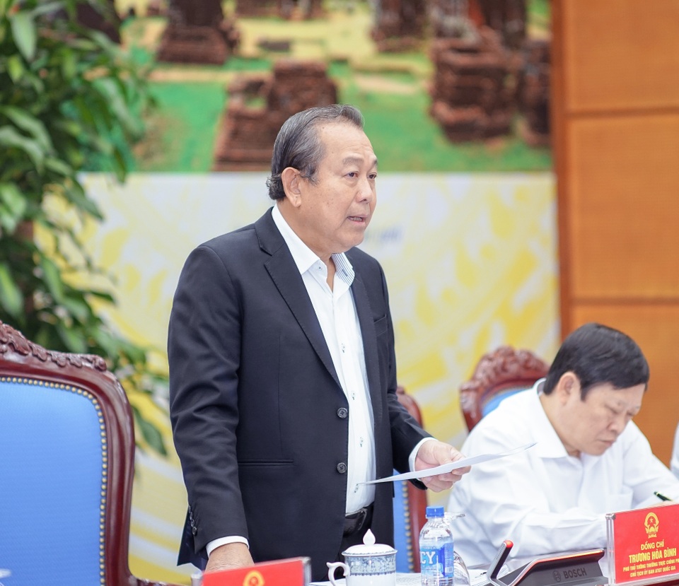 Phó Thủ tướng nhắc nhở Chủ tịch 8 tỉnh, thành tăng số người chết vì TNGT - 1 Phó Thủ tướng Trương Hòa Bình - Chủ tịch Ủy ban An toàn giao thông Quốc gia - nhắc nhở lãnh đạo các địa phương tại cuộc họp sáng 21/10