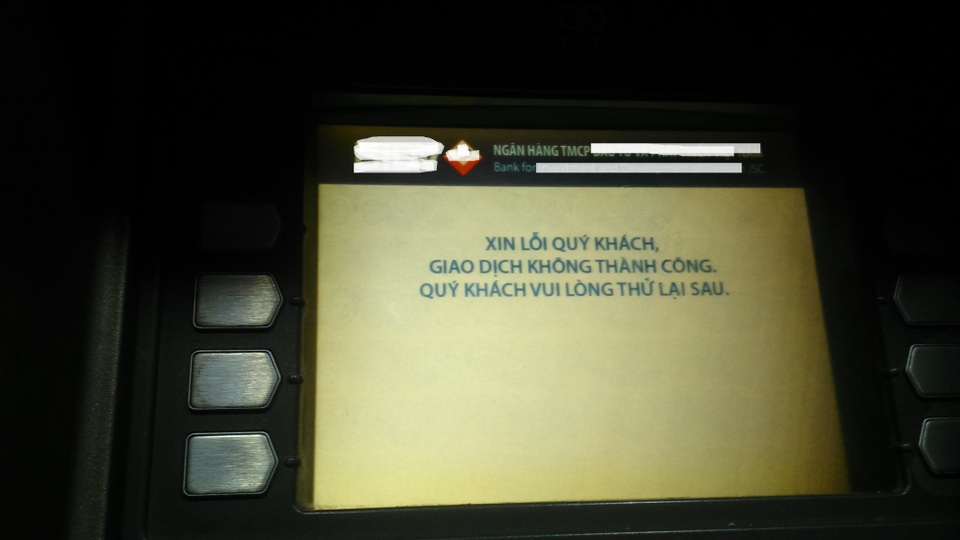 ATM bắt đầu nghẽn mạng, hết tiền trong ngày cao điểm mua sắm - 5 Khách hàng bực nhất khi ATM vẫn chạy ngon nhưng khi giao dịch rút tiền lại xin lỗi.