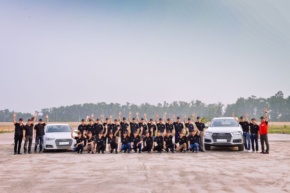 Audi Việt Nam hỗ trợ xe và lái xe phục vụ APEC 2017 - 1 Audi Việt Nam hỗ trợ xe và lái xe phục vụ APEC 2017 - 1
