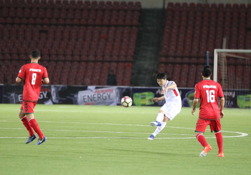 Đội tuyển Việt Nam bất phân thắng bại với Afghanistan - 5
Xuân Trường chưa phát hiêu được hiệu quả với các tình huống chọc khe