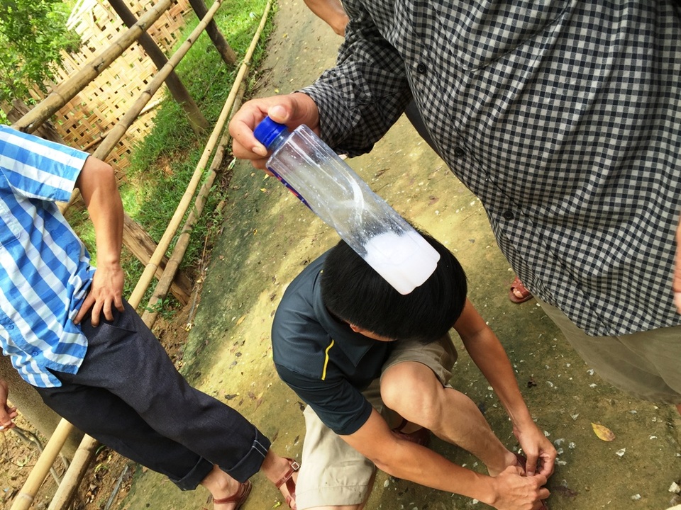 Nhớ chuyến đi... đặc biệt - 4 Thứ nước bột giặt để bôi vào chân đỡ vắt nó cắn.