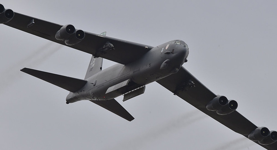 Mỹ điều "pháo đài bay" B-52 tập trận sát cửa ngõ Nga - 1 Máy bay ném bom B-52 của Mỹ (Ảnh: AFP)