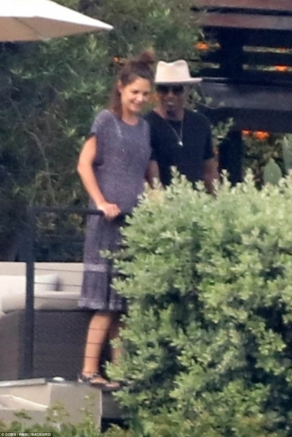 
Đôi tình nhân trông rất vui vẻ và thư giãn bên nhau
