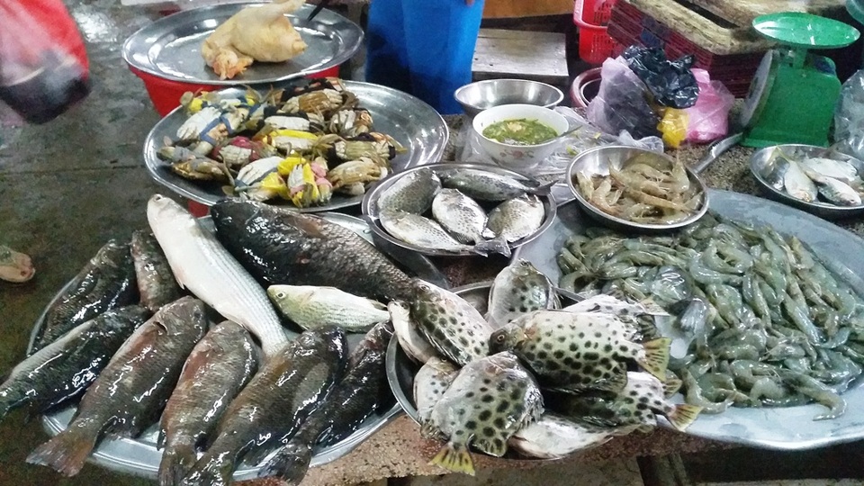Sau Tết, giá các mặt hàng thiết yếu giảm 30% - 3 Các mặt hàng tươi sống vẫn được cung cấp đầy đủ