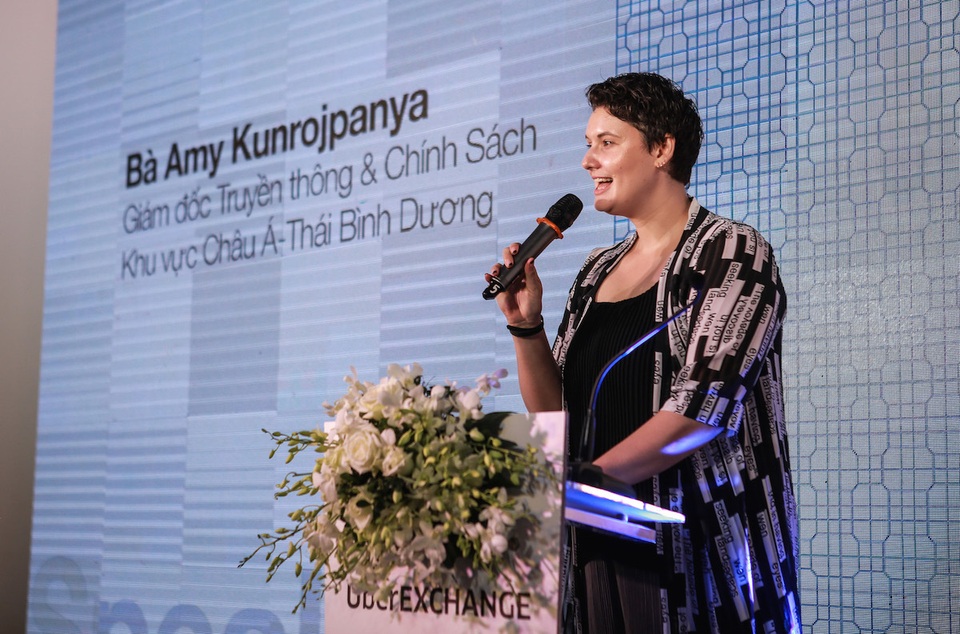 Startup Việt làm thế nào để vươn ra “biển lớn”? - 1 Bà Amy Kunrojpanya, Giám đốc Chính sách và Truyền thông, Uber Châu Á - Thái Bình Dương cho rằng Việt Nam là một thị trường tài năng, có nhiều lợi thế để phát triển và khởi nghiệp.